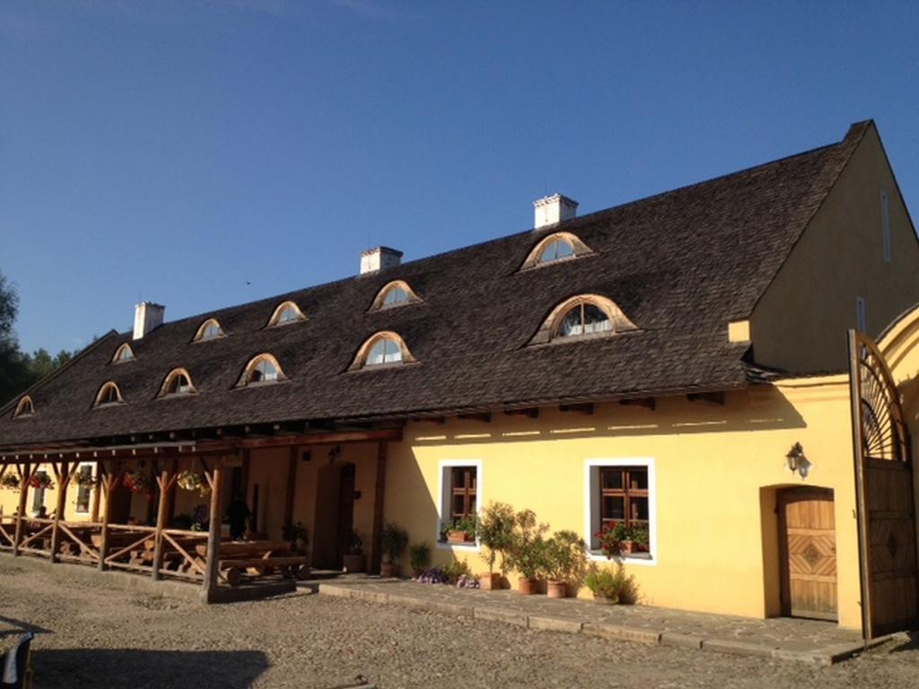 Dvur Olsiny -Hotel And Horse-Riding Karviná Esterno foto